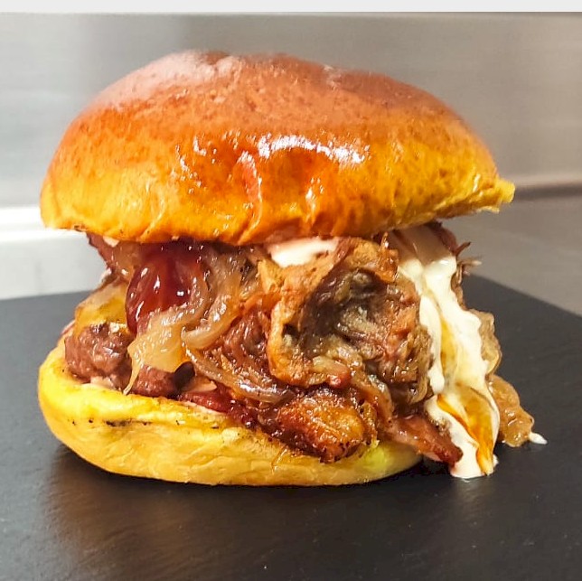 La Preferida — hamburguesa BBQ con pulled pork Sala Burger Cieza